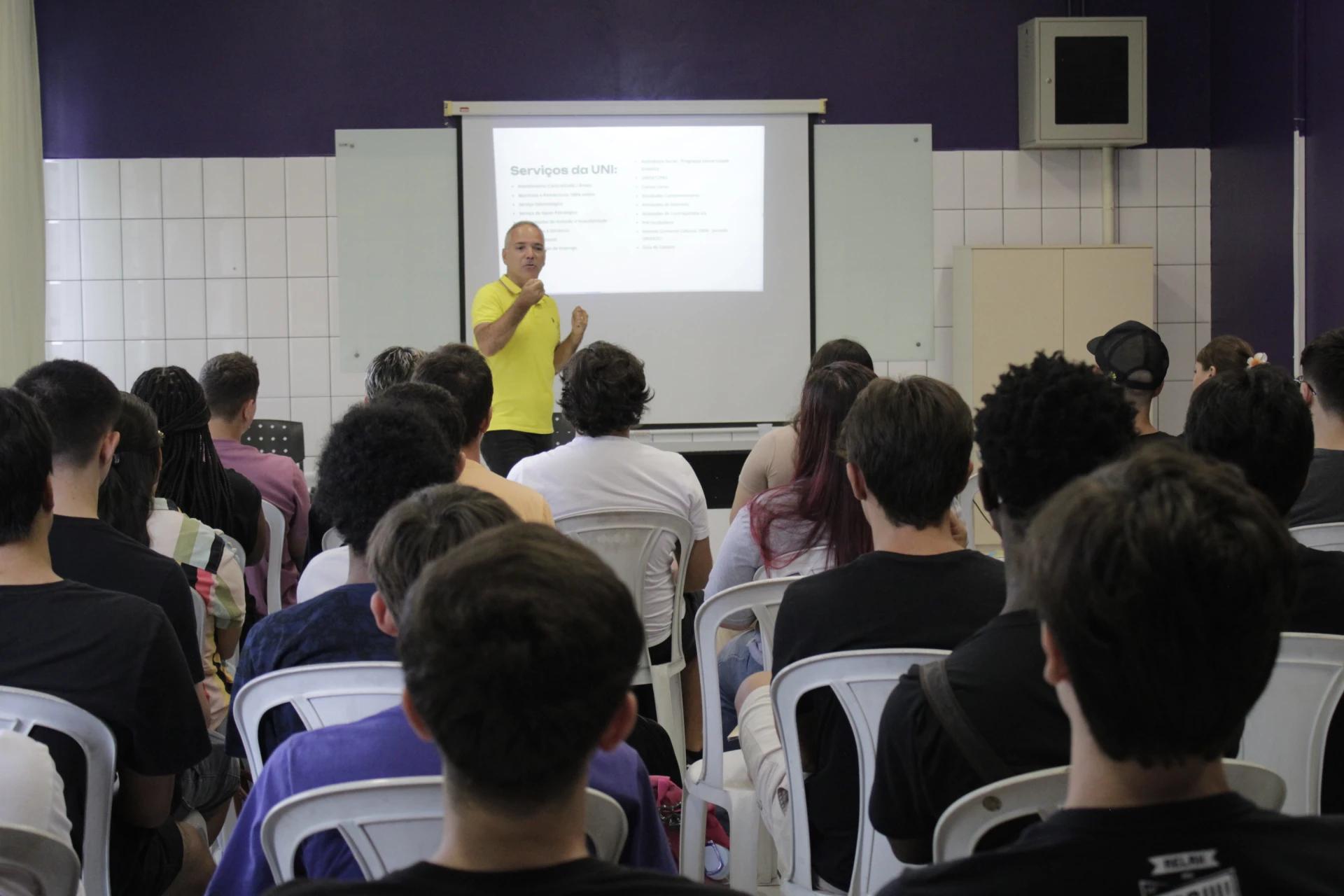 Primeiro curso de graduação matutino da UniSatc inicia as aulas com trocas de experiências