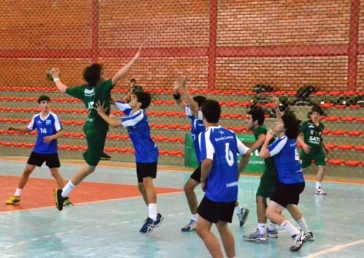 Handebol feminino está nas semifinais da Olesc