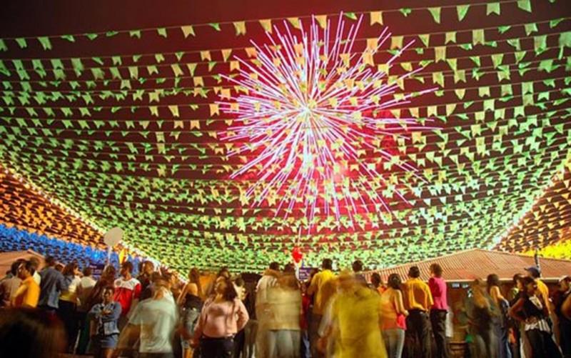 Festas juninas: barulho dos fogos de artifício pode causar perda auditiva