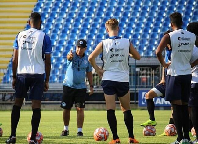 Beto Almeida será o técnico interino do Atlético Tubarão 