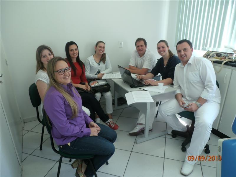 Cirurgiões dentistas orientam população de Lauro Müller 