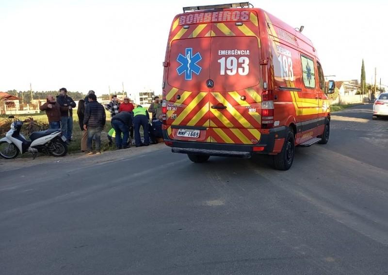 Motociclista fica ferida após acidente em Morro da Fumaça