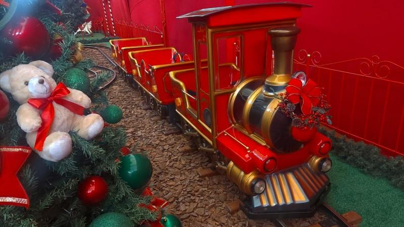 Farol Shopping dá início a programação de Natal com a cenografia da Fantástica Fábrica de Brinquedos