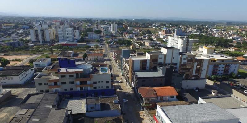 Comércio tem horário especial nesta sexta-feira em Içara