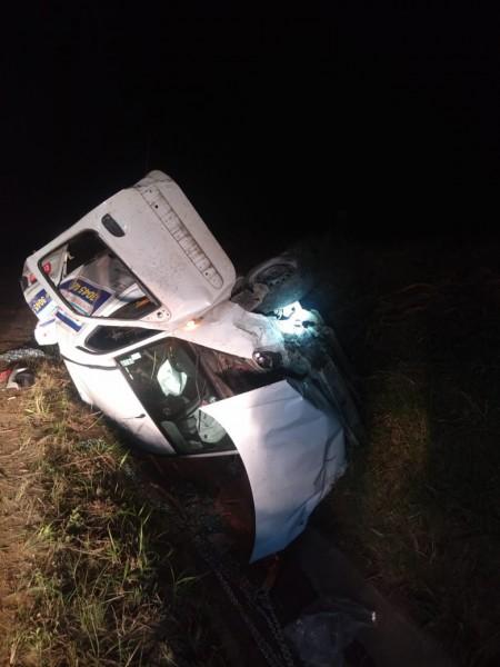 Motorista de Criciúma perde o controle da direção e capota carro na BR-101 