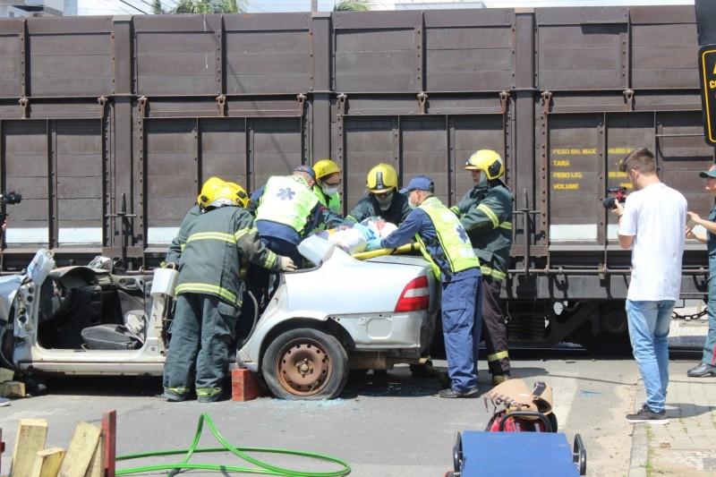 Em Içara, simulação de acidente de trânsito traz um alerta aos motoristas 