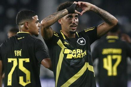 Criciúma encaminha acerto com Newton, do Botafogo