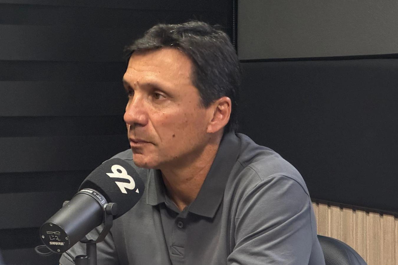 Ao vivo: Zé Ricardo é o convidado do primeiro debate do Tabelando