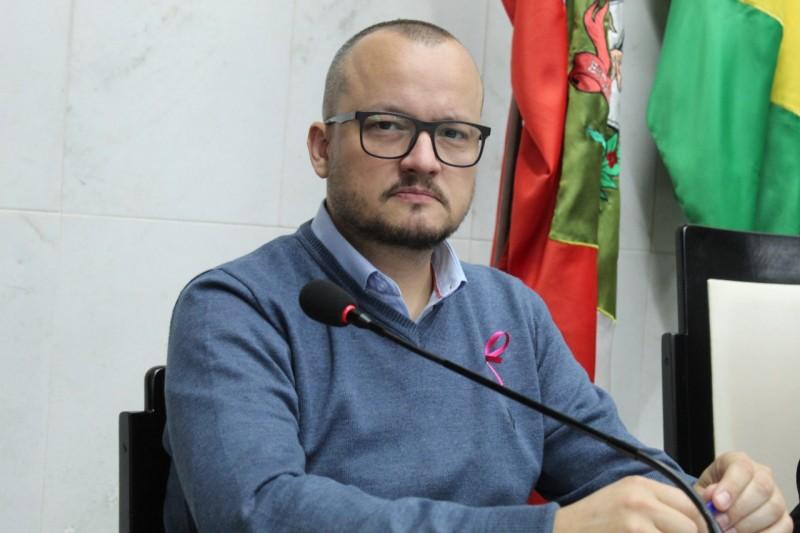 Prefeitura poderá doar lajotas usadas para entidades públicas e pessoas com necessidades especiais