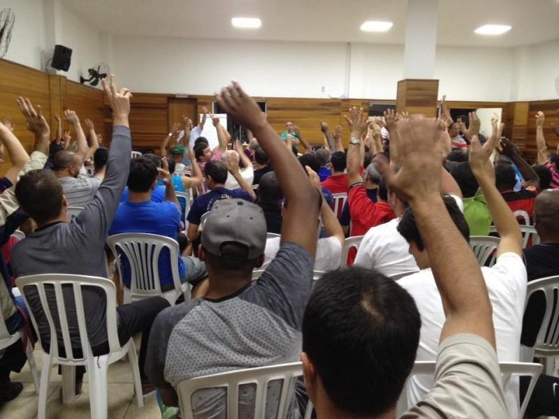 Metalúrgicos podem deflagrar greve hoje