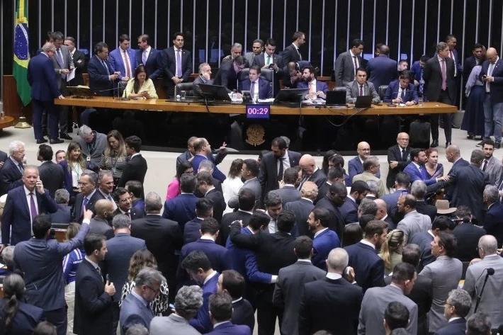 Vagas extras na Assembleia podem sobrar para o bolso do povo