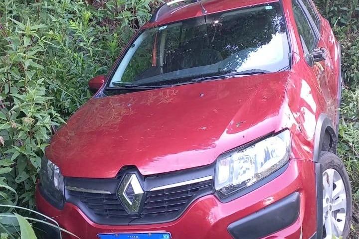 Veículo tomba às margens de rodovia na SC-114