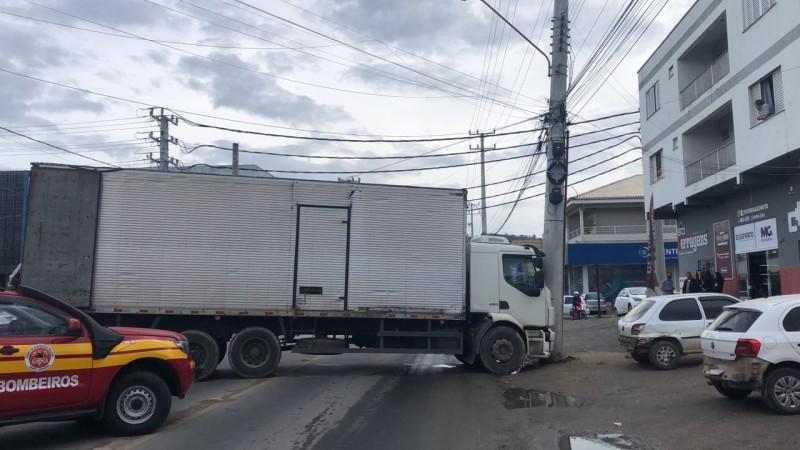 Motorista morre esmagado pelo próprio caminhão em Tubarão