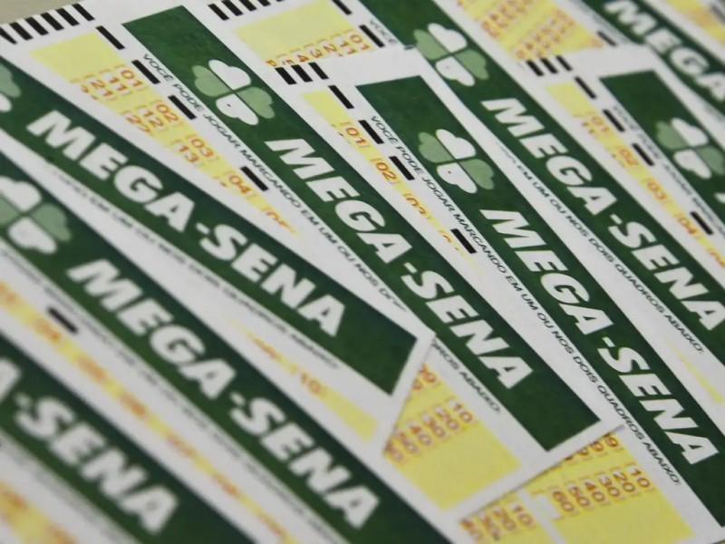 Prêmio principal da Mega-Sena acumula, mas oito apostas de Tubarão acertam a quadra