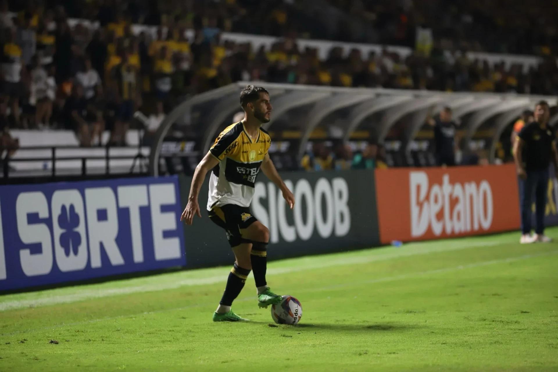 Zé Ricardo explica ausência de Fellipe Mateus na vitória contra o Athletic
