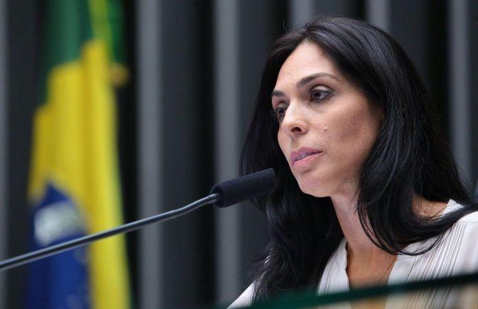 Geovânia trata de filas na saúde na Voz do Brasil