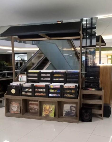 Feira de Vinil marca fim de semana no Shopping Della