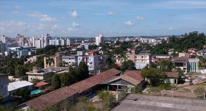 Semana de tempo aberto e temperaturas amenas no Sul catarinense