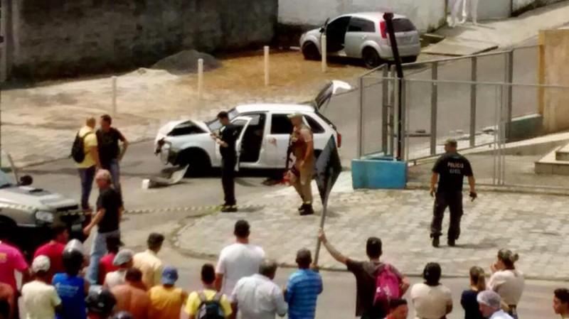 Dois homens morrem após troca de tiros com policiais
