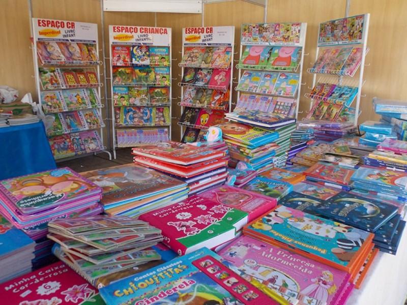 Mais de 5 mil alunos passaram pela Feira do Livro do Rio Maina