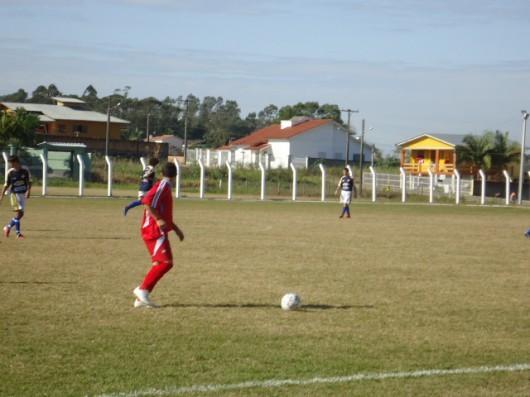 Equipes de futebol de Içara realizam amistosos