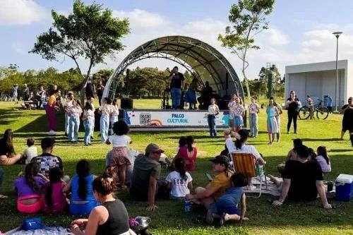 Recreação e apresentação teatral animam Domingo no Parque Diamante