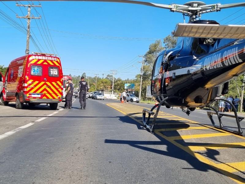 Colisão entre carro e moto deixa jovem gravemente ferida, em Içara 