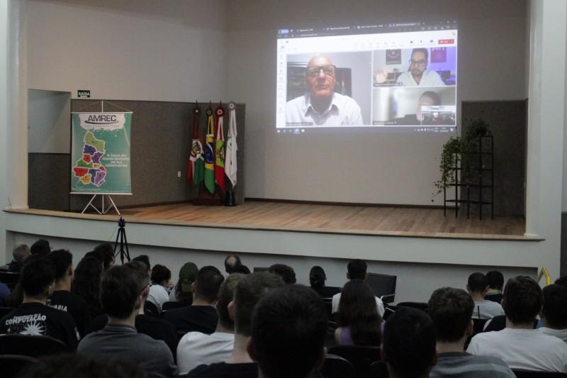 Acadêmicos da UniSatc têm oportunidade de fazer intercâmbio estudantil