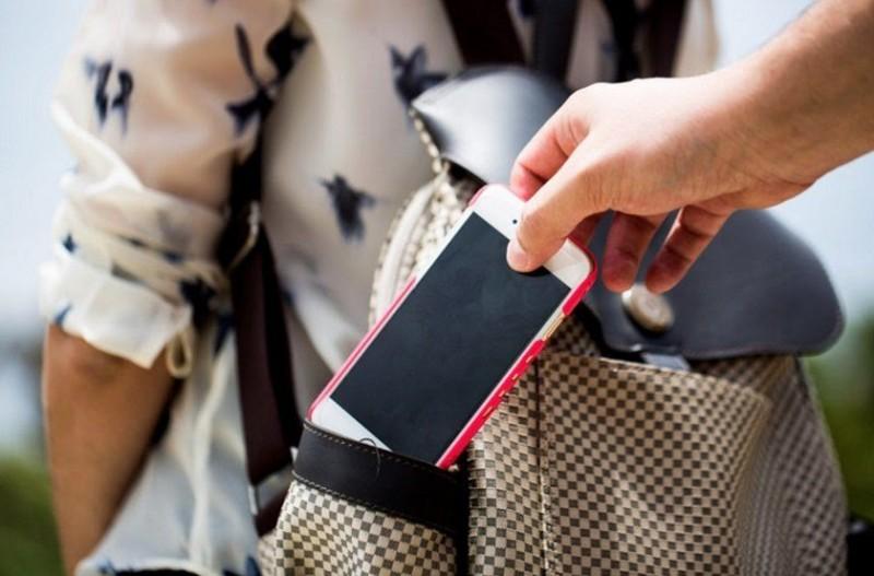 Nova pesquisa revela que metade dos internautas brasileiros já teve um celular roubado