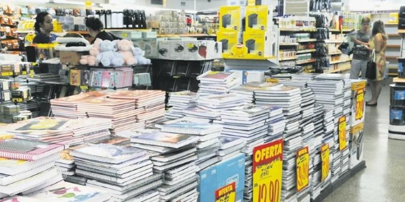 Confiança do empresário do comércio recua 1,5% em abril, aponta CNC