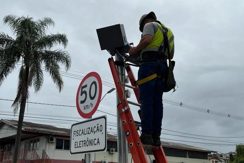 DTT de Criciúma explica retirada de radares e reforça foco em educação no trânsito