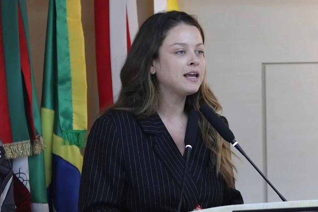 Vereadora sugere aumento para assistentes de educação da rede municipal de Criciúma