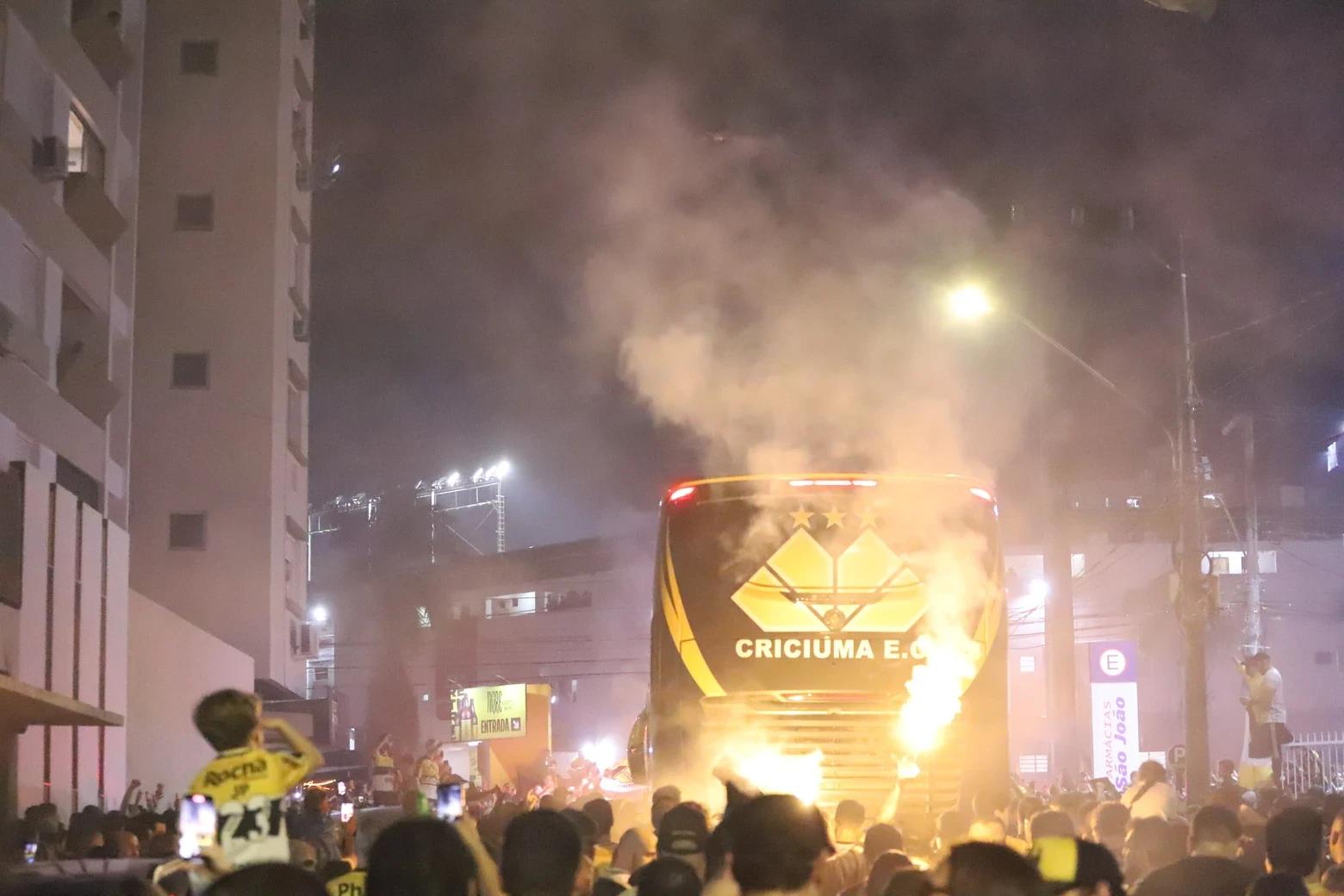 Torcida carvoeira se mobiliza para duelo contra o Juventude