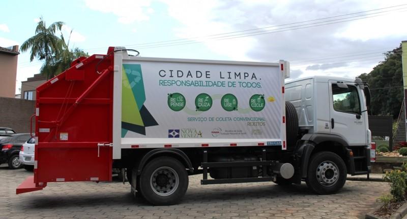 Novo caminhão potencializa coleta de lixo em Nova Veneza