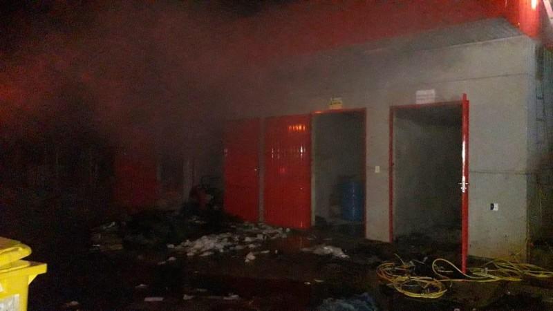 Incêndio atinge empresa no bairro Quarta Linha