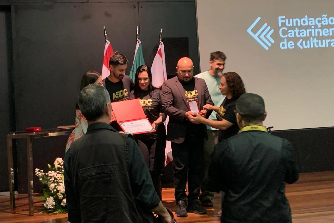 Associação Dança Criciúma recebe Medalha de Mérito Cultural Cruz e Sousa 2024