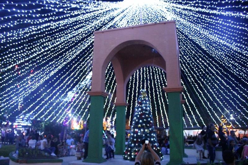 Noite de atrações marca a abertura do Natal em Treviso