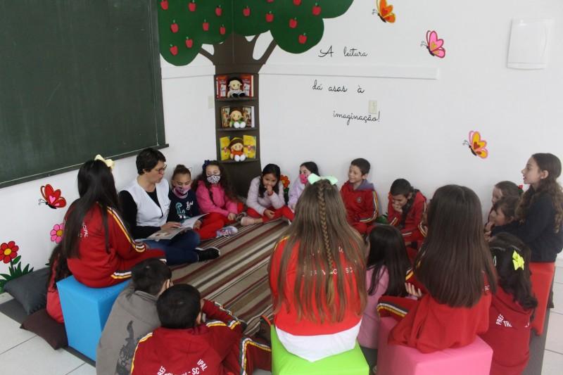 Escola de Treviso cria cantinho da leitura para os estudantes