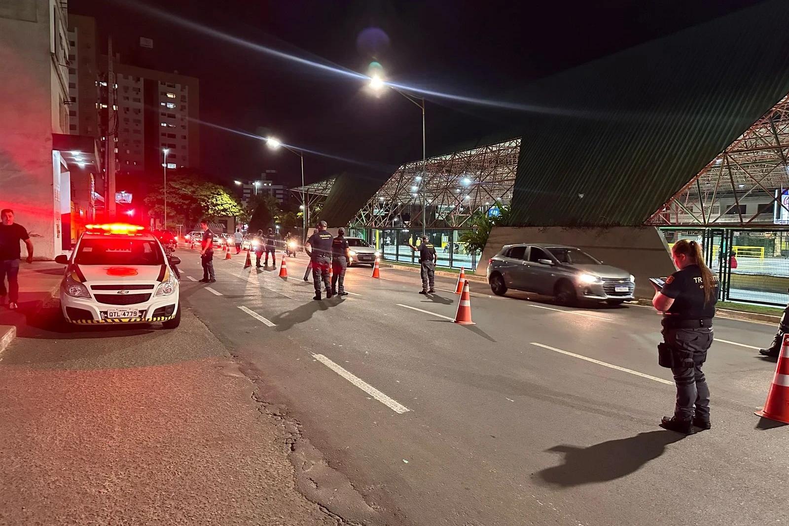 Superintendência de Trânsito realiza fiscalização de motos com escapamento irregular em Criciúma