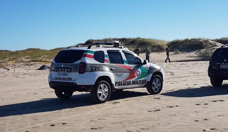 Jovem de 25 anos é encontrado morto na beira da praia 