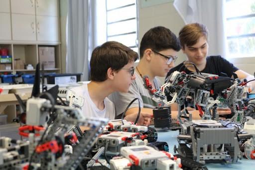 Desenvolver e projetar o futuro através da educação