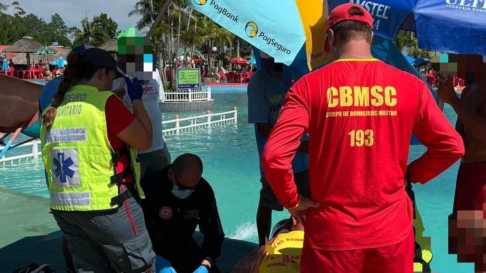 Funcionário de parque aquático morre após cair em piscina em Araranguá