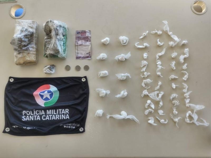 Adolescente é abordada pela PM e conta sobre esconderijo de drogas no bairro Paraíso 