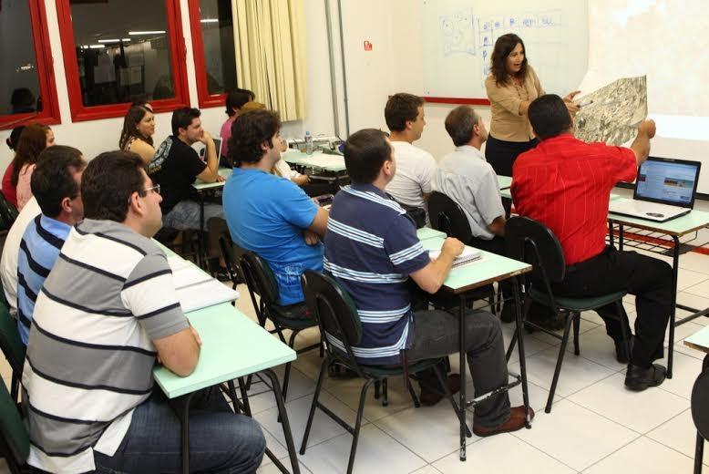 Pessoas com 50 anos ou mais têm benefícios ao cursar na Unesc
