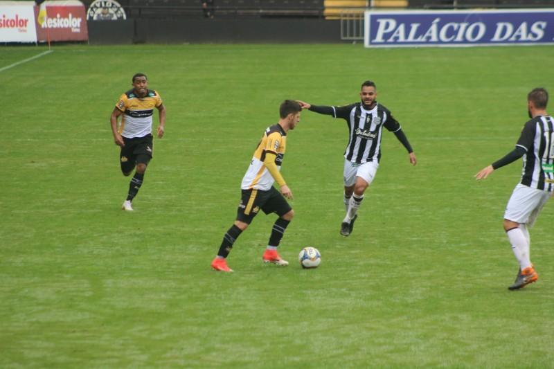 Atletas do Criciúma se reapresentam no CT após empate contra o Figueirense 