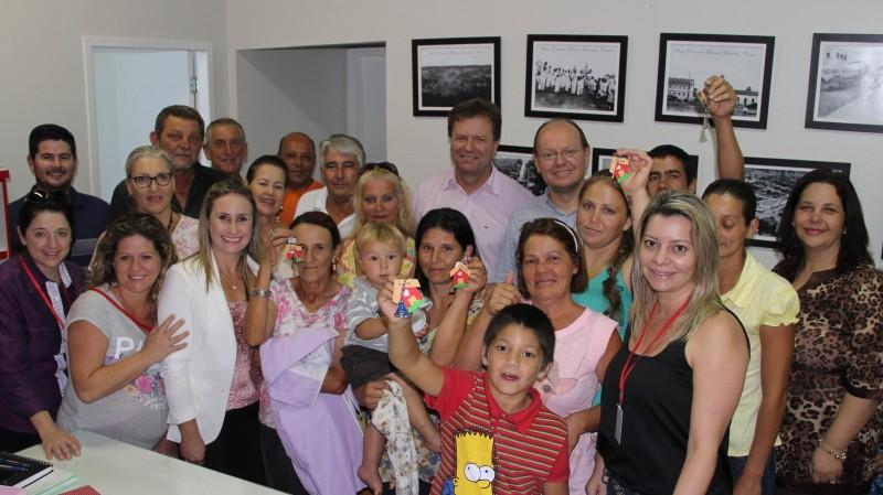  Mais cinco famílias recebem as chaves da casa própria, em Içara 