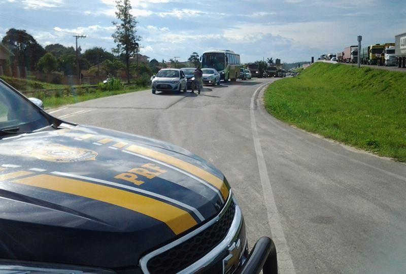 PRF intensifica ações para evitar motoristas que furam a fila