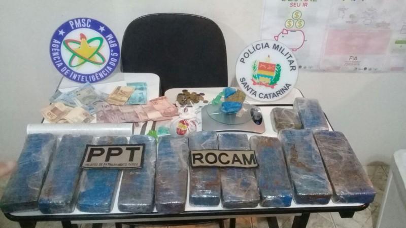 Mais de sete quilos de maconha são apreendidos com trio