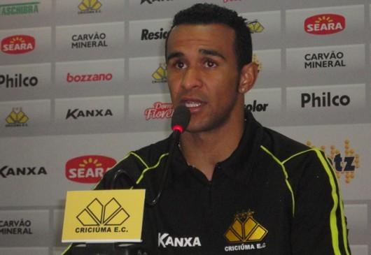 Novo capitão, Serginho confia em triunfo tricolor na Bahia