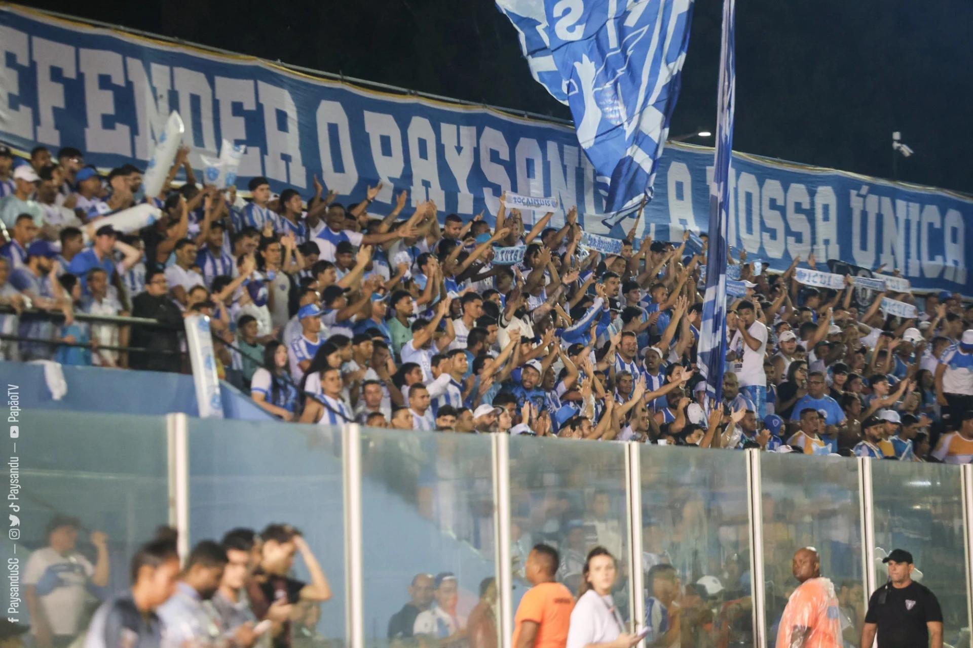 Sem vencer na Série B, torcedores do Paysandu protestam contra jogadores